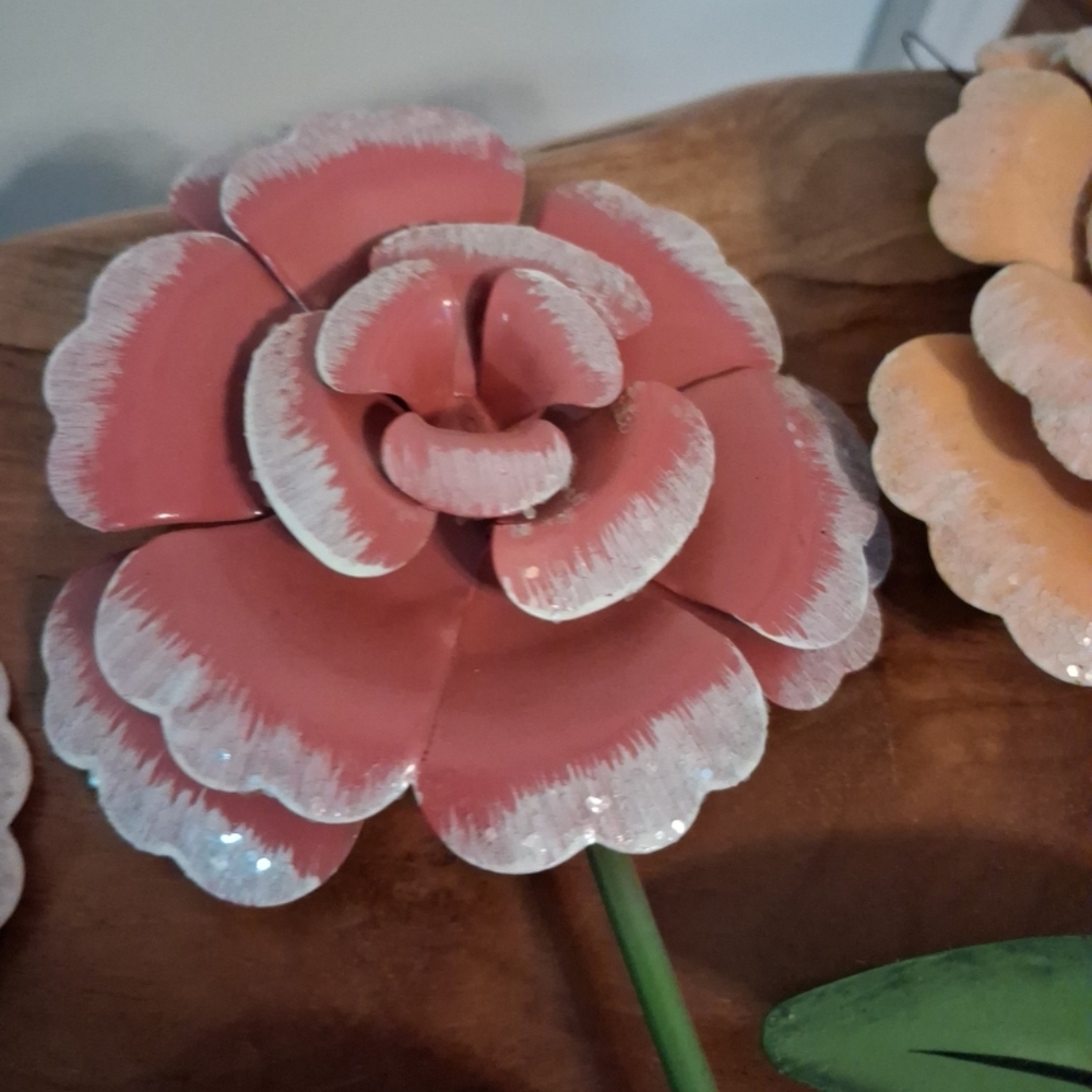 Set of Three Decorative Metal Flowers - Picture 4 of 7